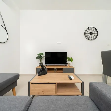 1 Bedroom Flat In Aglatzia Apartmán *